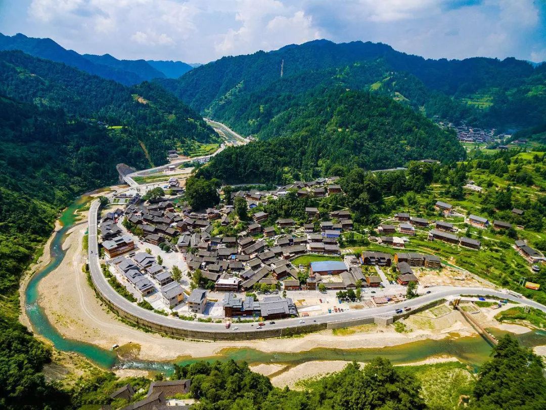 贵州教育盛典，领导、教师、学子共聚一堂